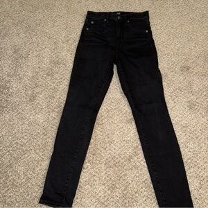 GAP women’s faded black Straight Jeans True Skinny size 2/26S